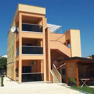 https://villa-merjem-vir.hotelinzadar.com